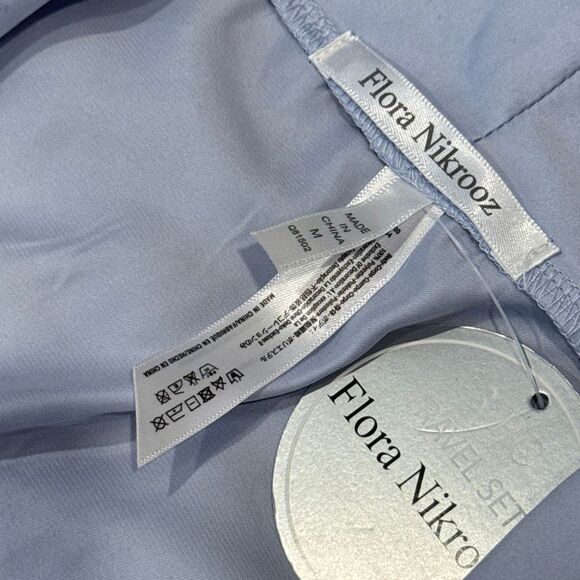NWT Flora Nikarooz robe and silky pajama set medium - Picture 3 of 8